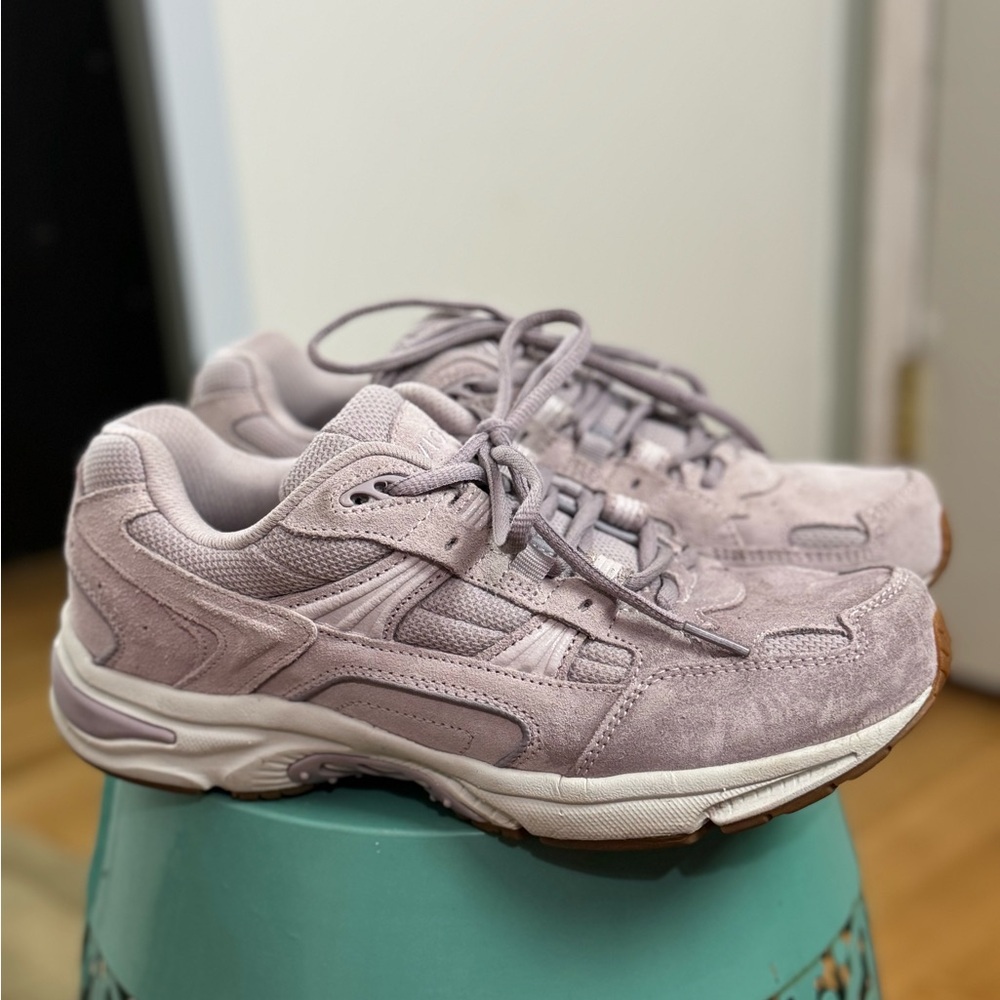 Vionic Women's Light Purple Sneakers